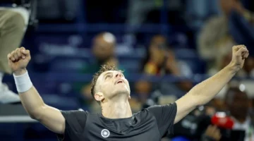 ميدفيديف وجريكسبور يتنافسان على لقب نهائي بطولة دبي الحرة للتنس